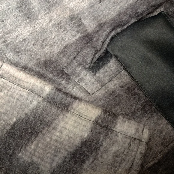 Dramatic Monochrome Handmade Wool Cape - Boutique Free Size - Picture 7 of 8